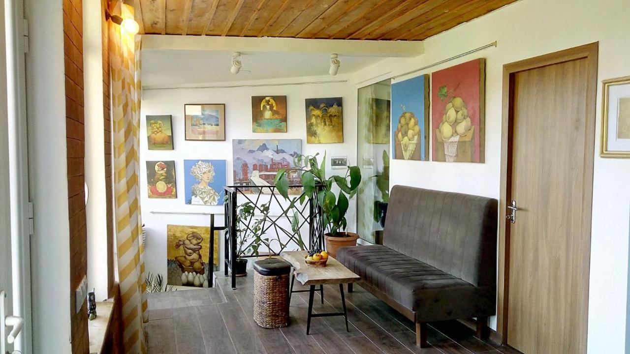 Gallery Guesthouse Yerevan Exterior photo
